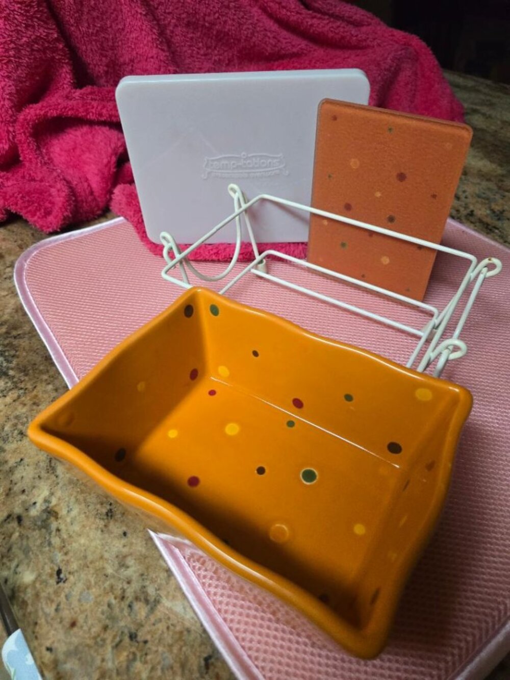 Temp-tations 1 qt Polka Dot Baking/Loaf Pan w/ Rack, Lid & Trivet